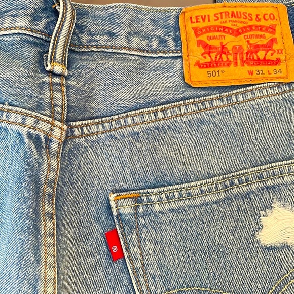 NWOT Men’s Levi’s Stonewashed Destroyed 501’s - Picture 6 of 15